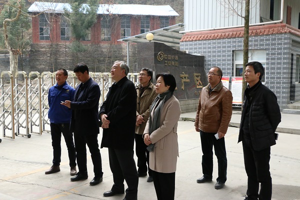 火博体育局长刘昌兰陪同林厅长一行在白河庆华化工有限公司调研